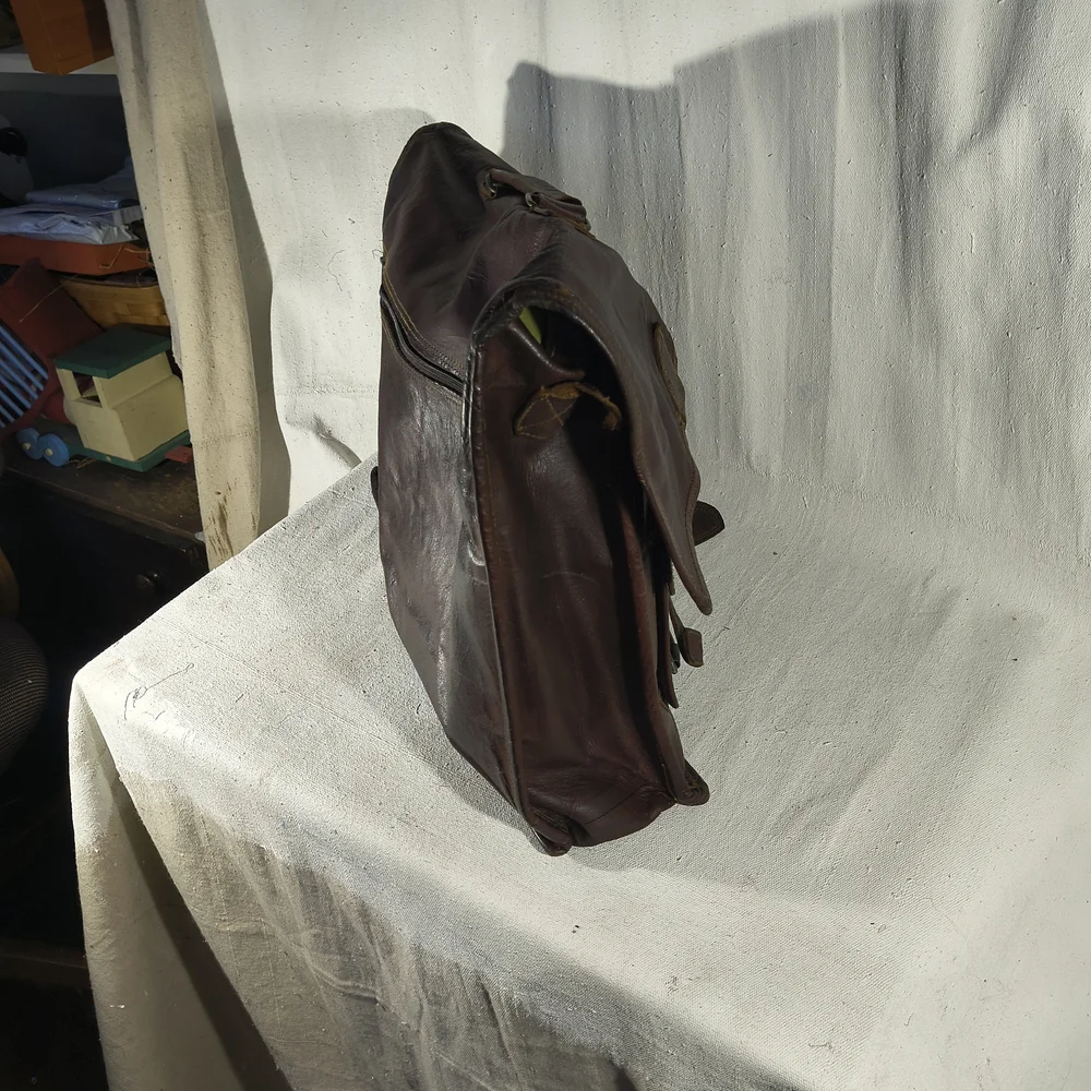 Brown Bag W/ Handle. Fabric Interior 3 Zip Pouches. 16 X 20 X 4 Leather Satchel